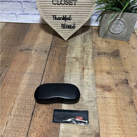 Hard shell ray ban case and cloth new black - Picture 1 of 4